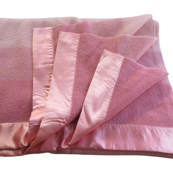 Vintage St. Marys Twin Wool Blanket Pink Hombre with Satin Trim 68" X 91" - Picture 3 of 11